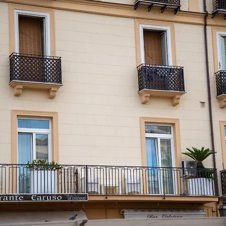 Appartamento - Posizione Unica Nella Piazza Principale *