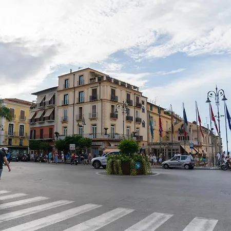 - Posizione Unica Nella Piazza Principale * 소렌토