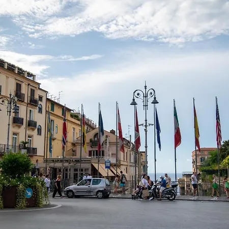 - Posizione Unica Nella Piazza Principale