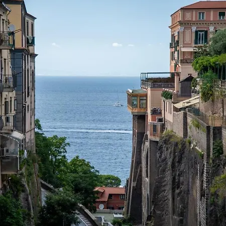 Appartamento - Posizione Unica Nella Piazza Principale *