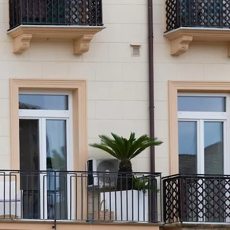 - Posizione Unica Nella Piazza Principale 아파트 *